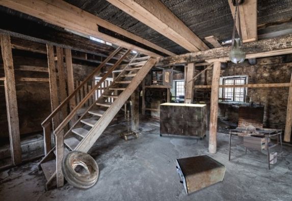 逃出乡村复古别墅.jpg 逃出乡村复古别墅.jpg